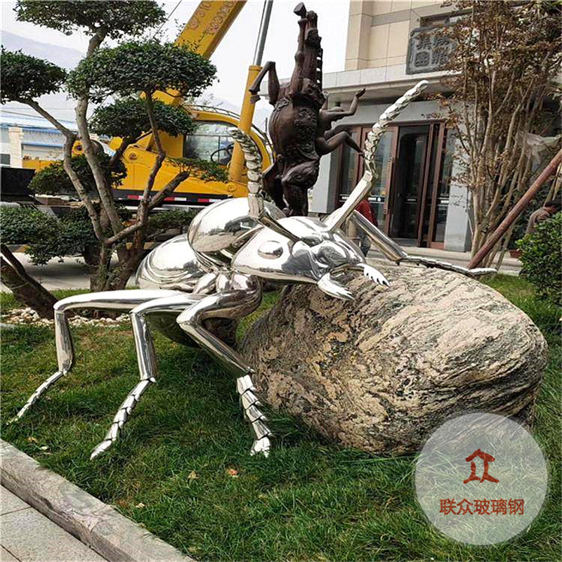 大型不銹鋼鏡面雕塑鹿月亮魔方圓環鏤空球浪花魚地產水景景觀定制