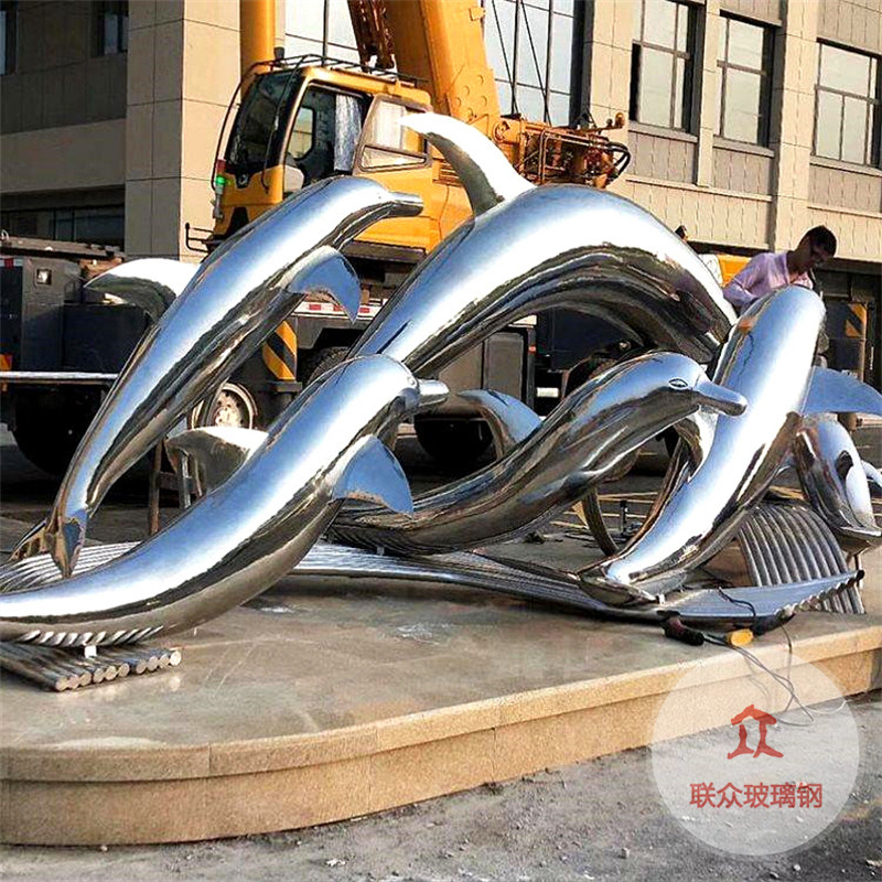 城市戶外鯨魚大型不銹鋼雕塑定制廠家鐵藝圓環鏤空球園林景觀月亮