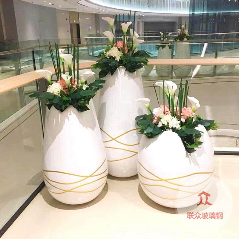 玻璃鋼創意組合花盆裝飾黑龍江綏化大型商場環境